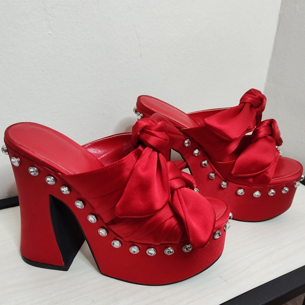 Sugar Thrillz Lover Strike a Pose Bow Mule Heels Size 8